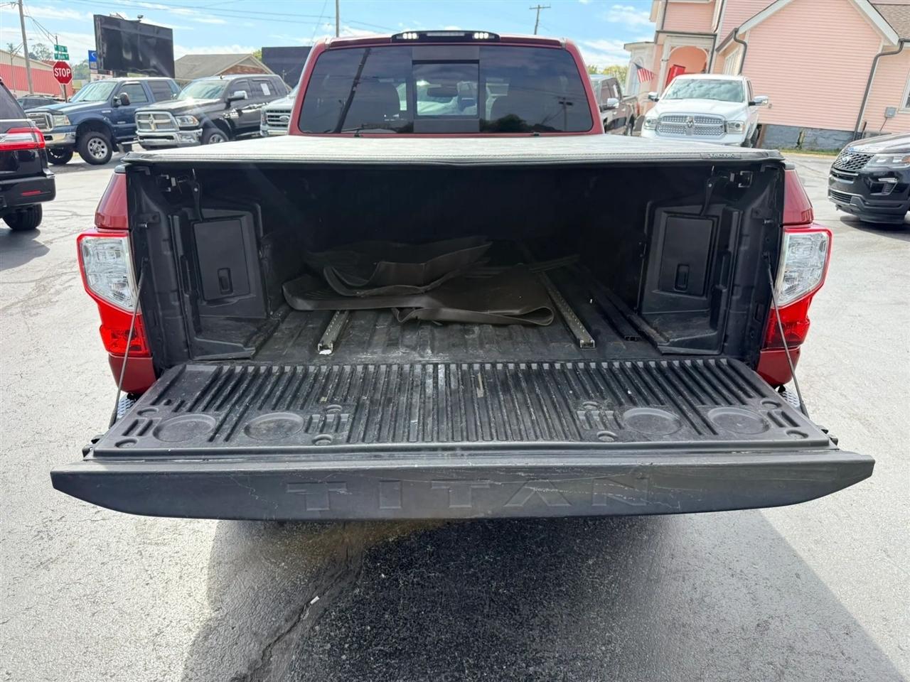 Nissan Titan photo 12