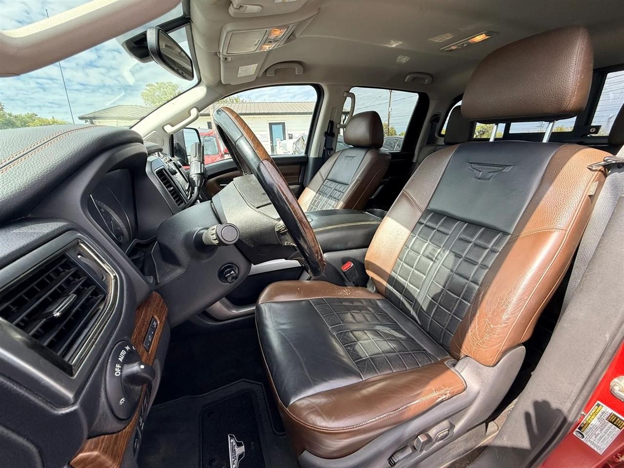 Nissan Titan photo 17