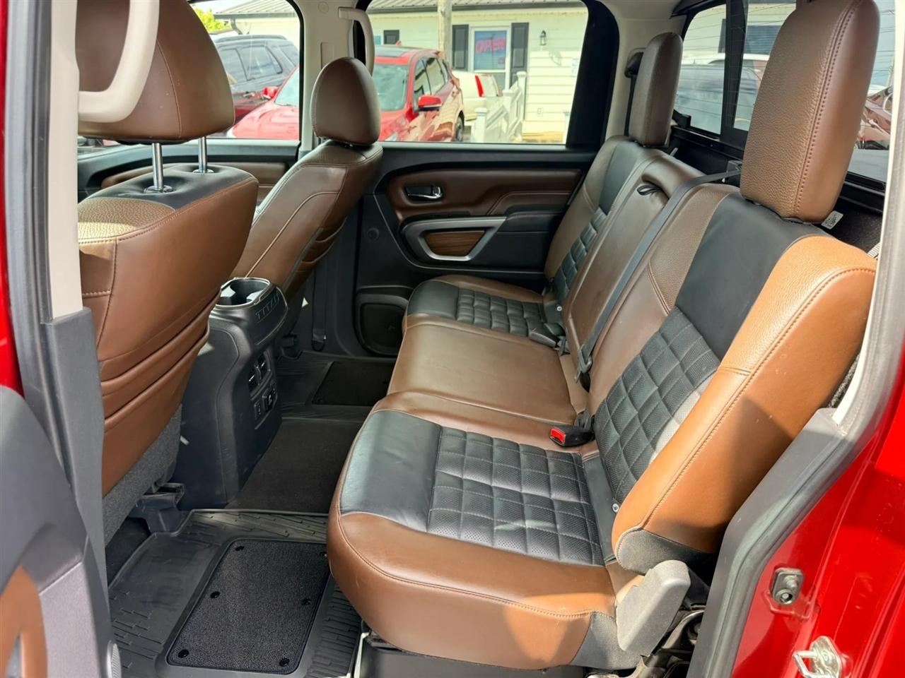 Nissan Titan photo 19