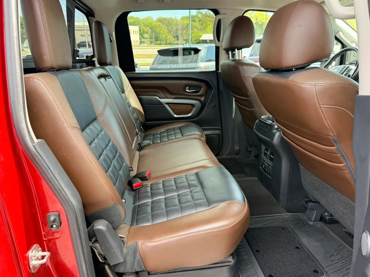 Nissan Titan photo 23