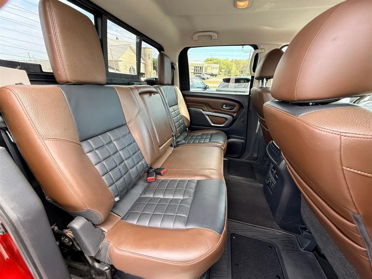 Nissan Titan photo 24