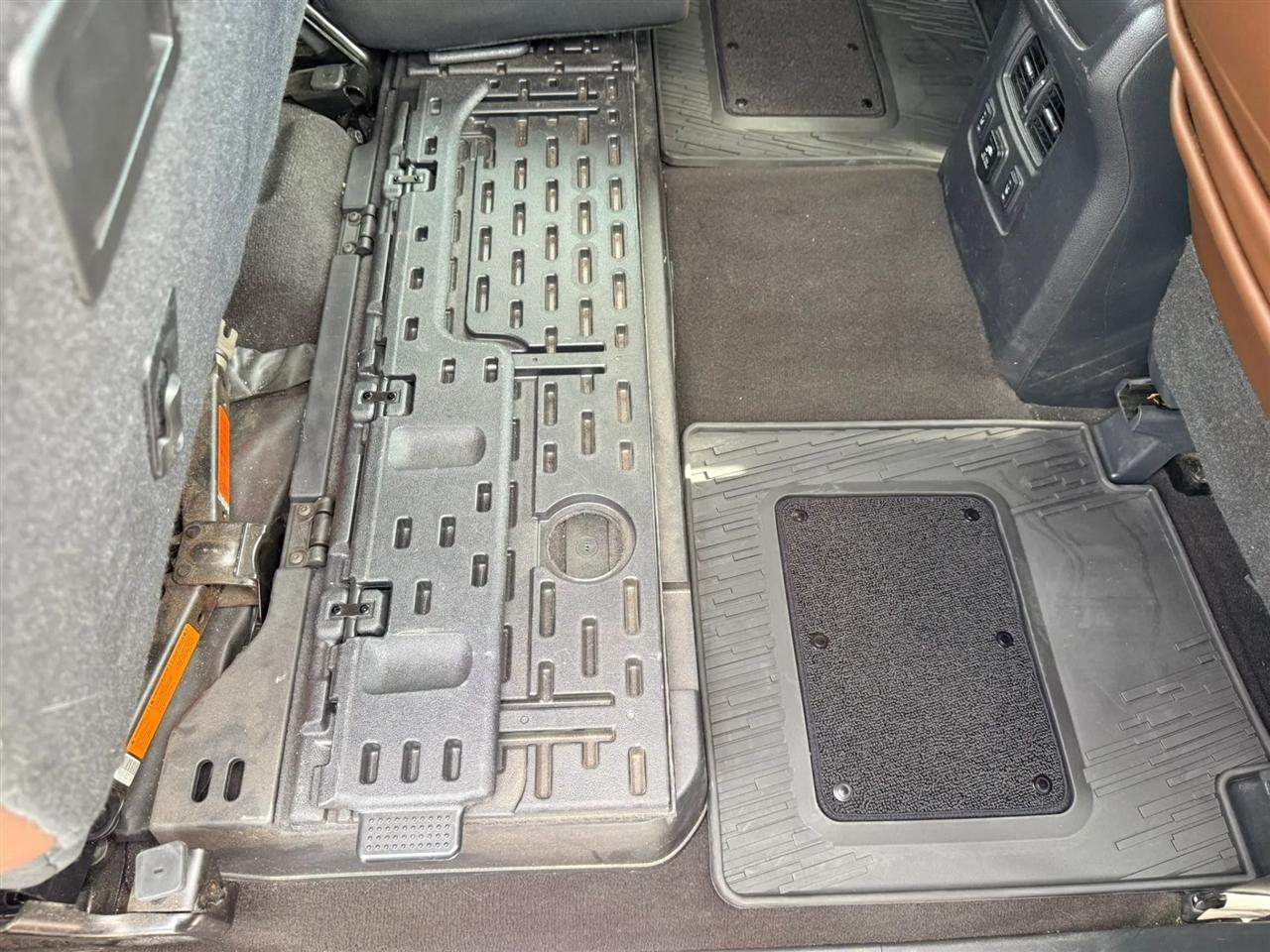 Nissan Titan photo 26