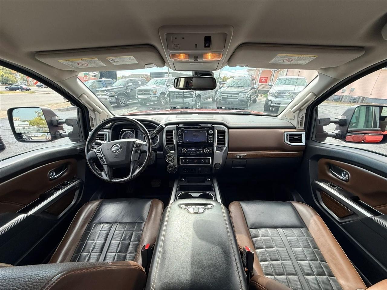 Nissan Titan photo 32