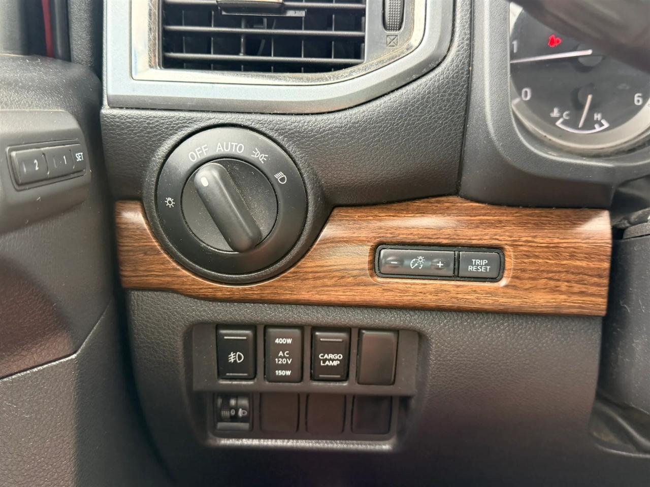 Nissan Titan photo 48
