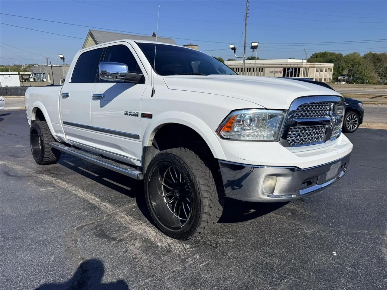 2018 RAM 1500 Laramie Crew Cab LWB 4WD