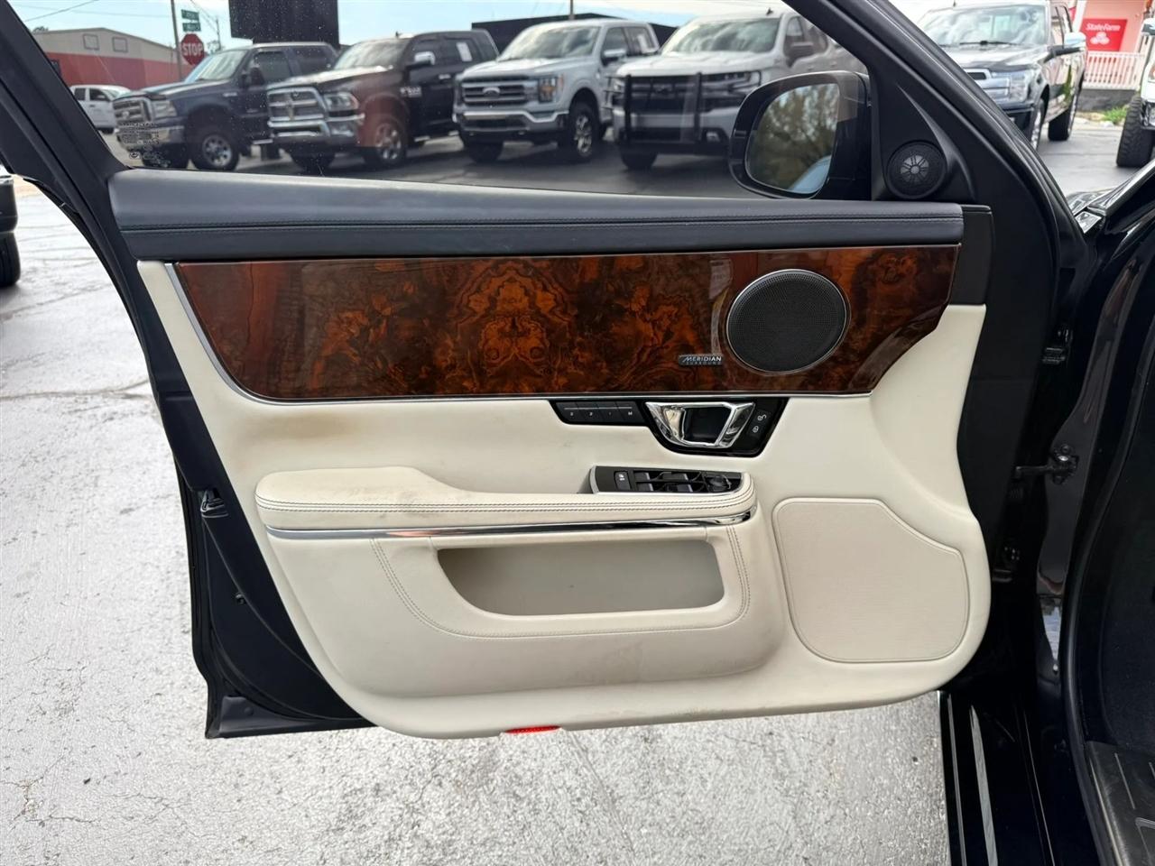 Jaguar XJ-Series XJL Portfolio 2016