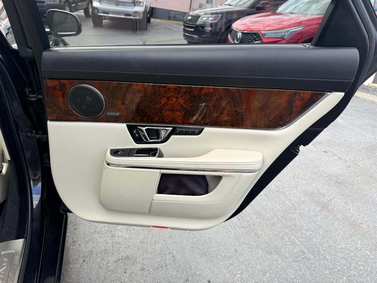 Jaguar XJ-Series XJL Portfolio 2016