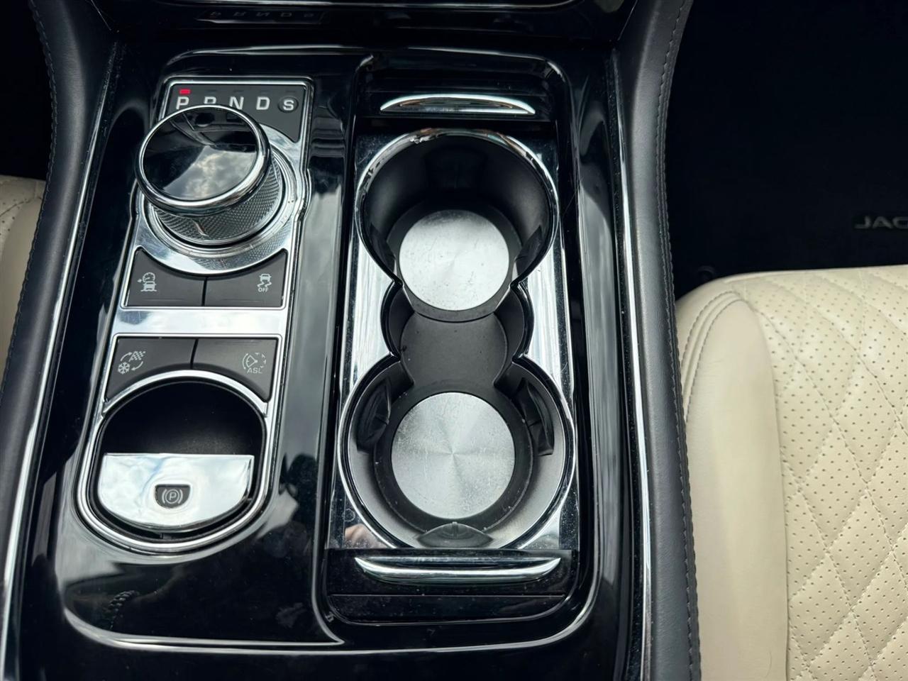 Jaguar XJ-Series XJL Portfolio 2016