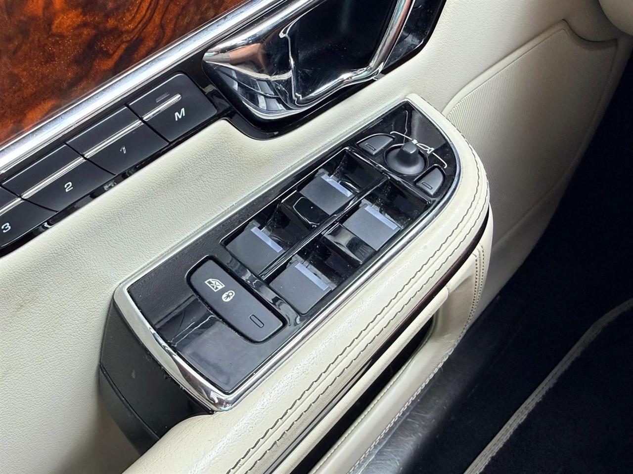 Jaguar XJ-Series XJL Portfolio 2016