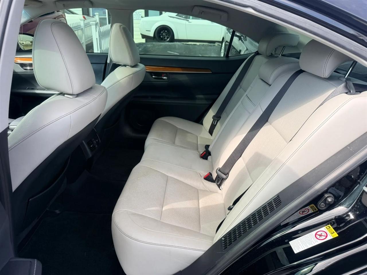 Lexus ES 300h Sedan 2014