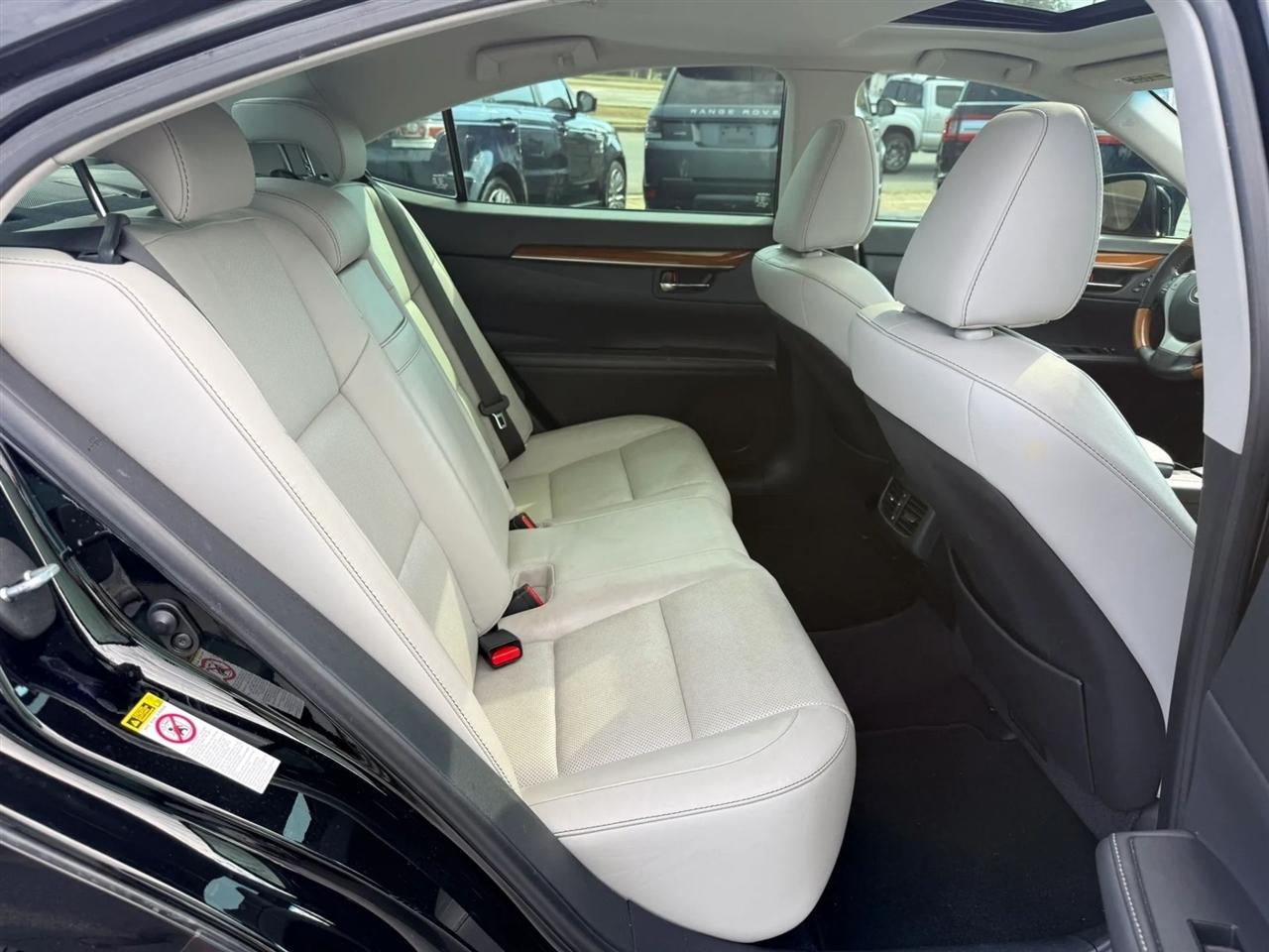 Lexus ES 300h Sedan 2014