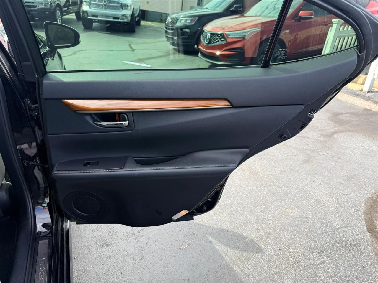 Lexus ES 300h Sedan 2014