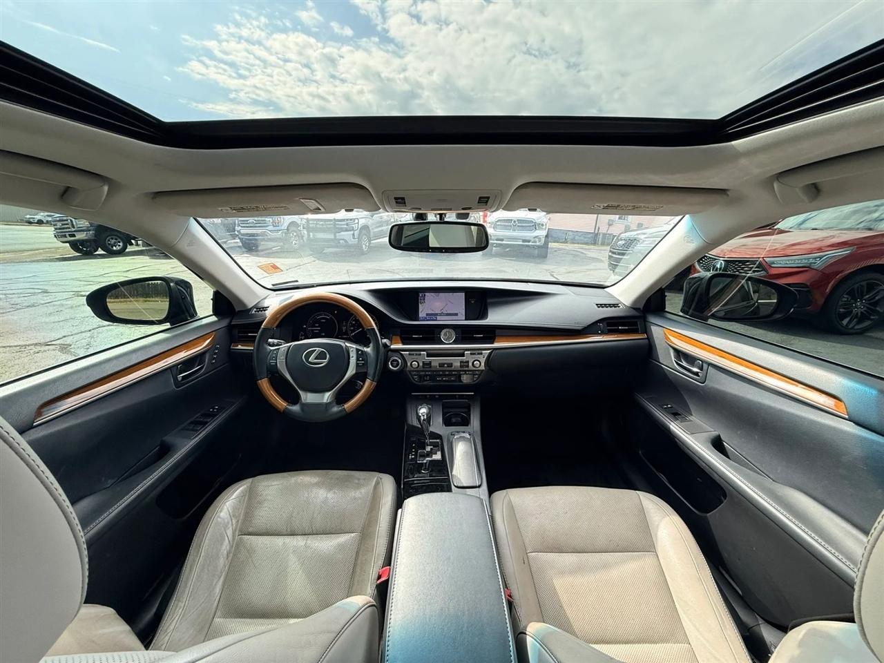 Lexus ES 300h Sedan 2014