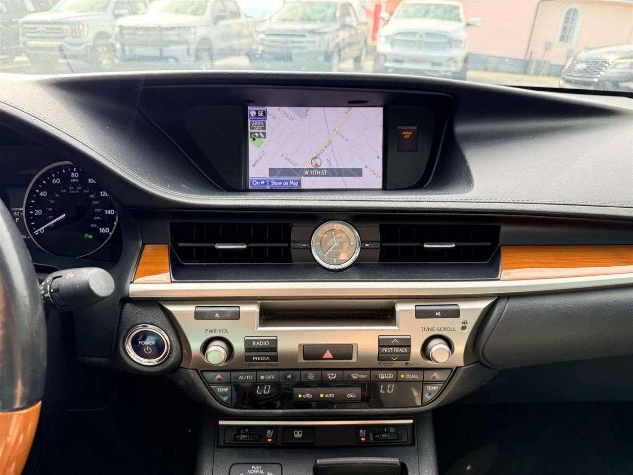 Lexus ES 300h Sedan 2014