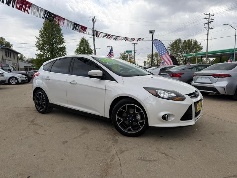 2012 Ford Focus 5 Door Hatch Titanium's photo