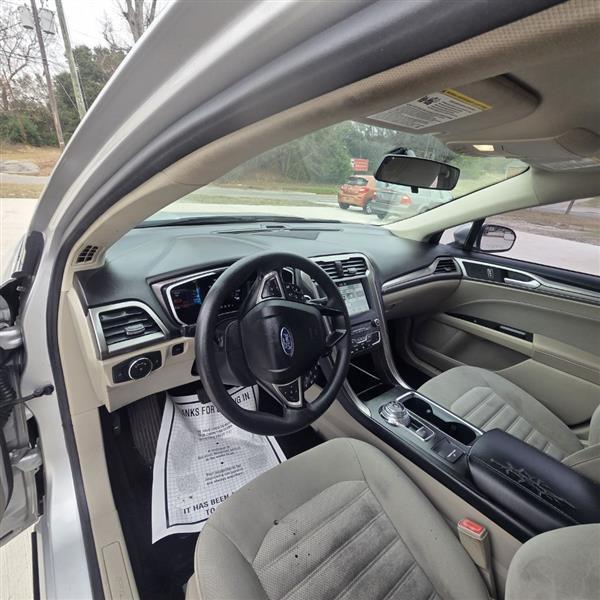 Ford Fusion SE 2017
