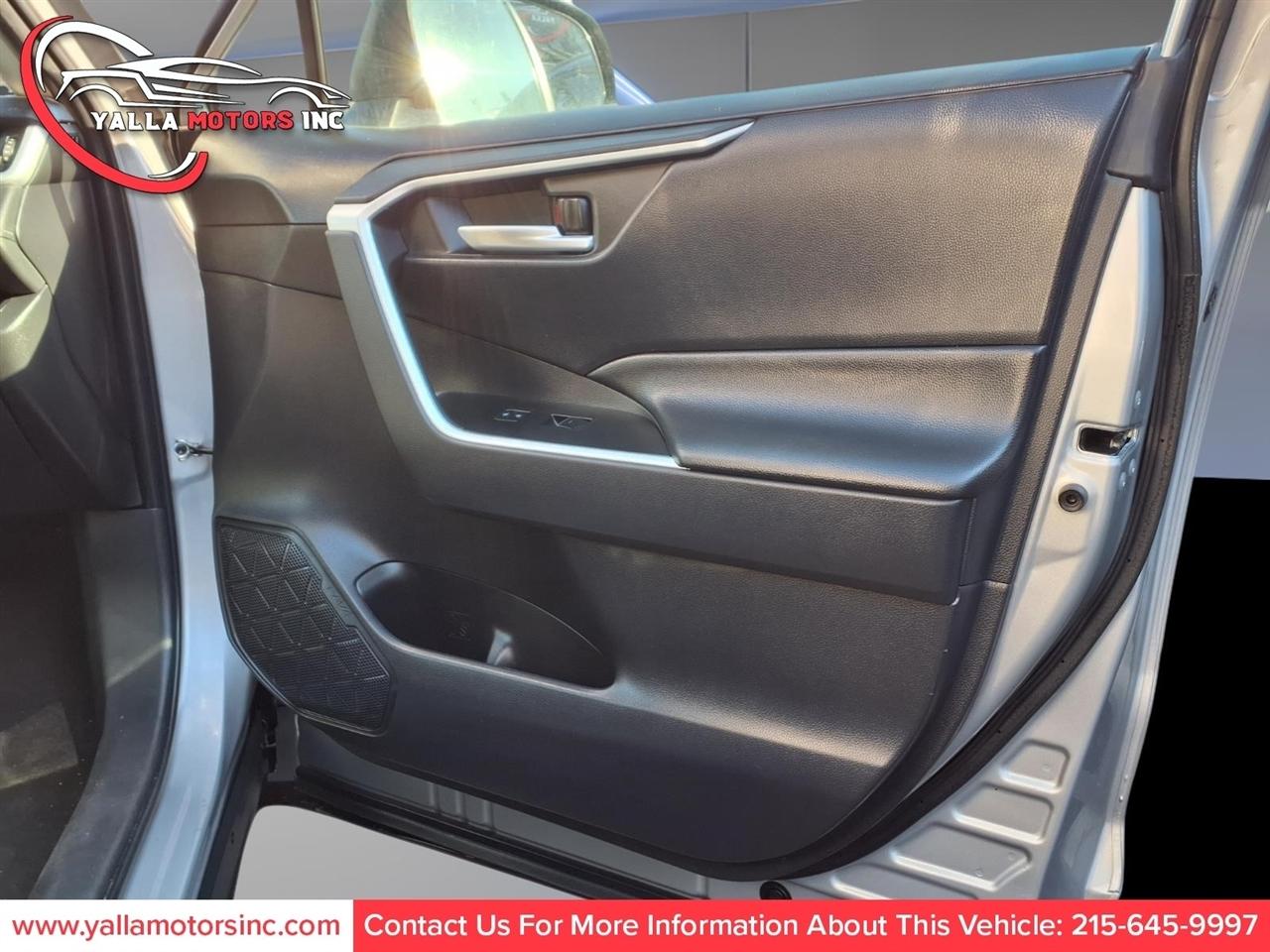 Toyota RAV4 XLE 2023