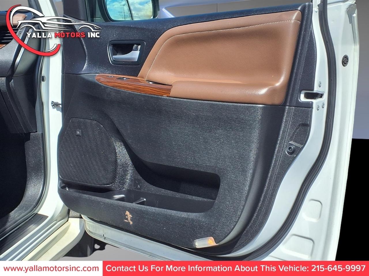 Toyota Sienna XLE 7-Passenger AWD 2017