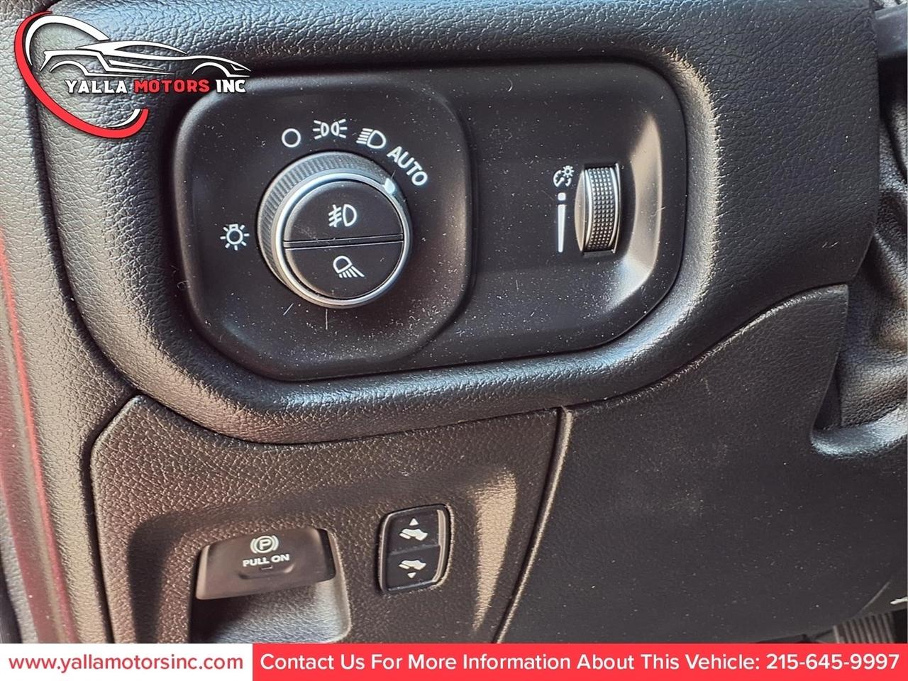 RAM 1500 Big Horn Crew Cab SWB 4WD 2020