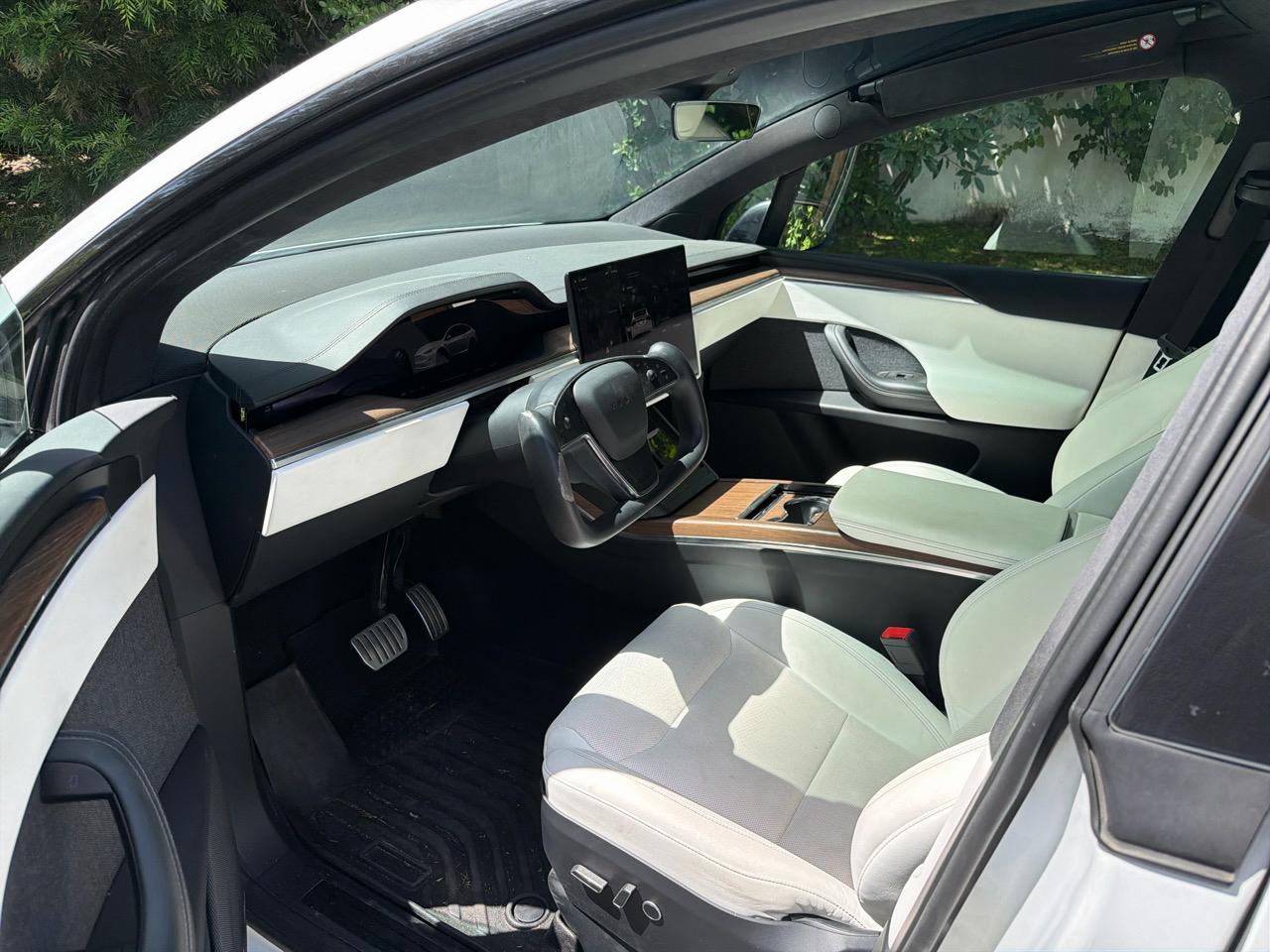 Tesla Model X  2023