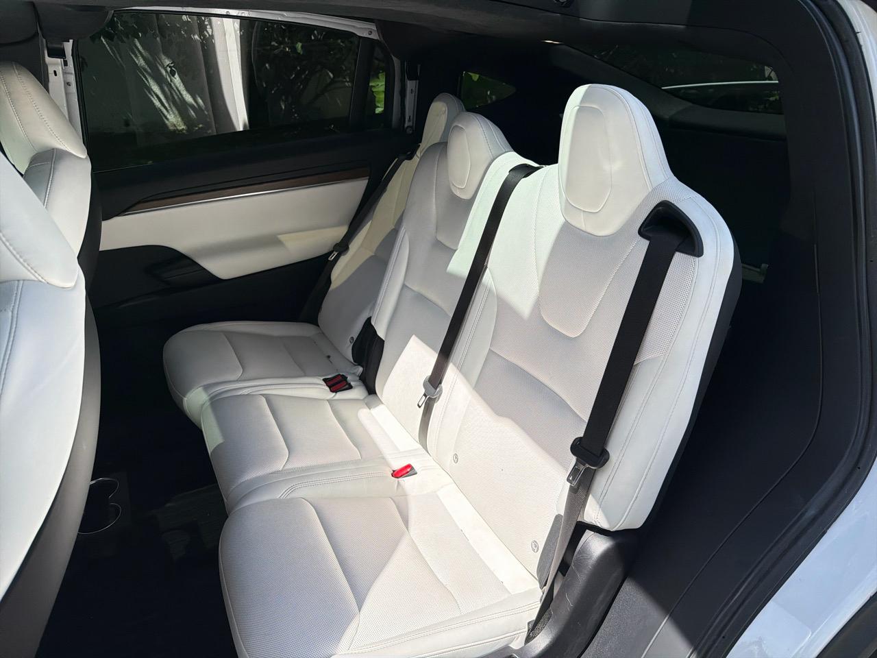 Tesla Model X  2023
