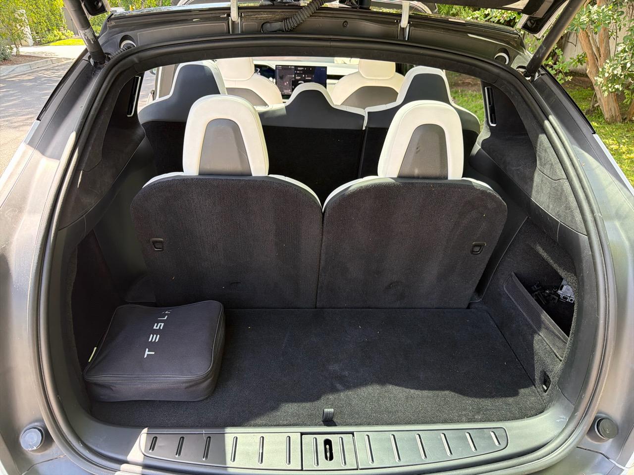 Tesla Model X  2023