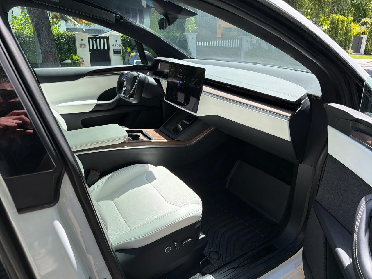 Tesla Model X  2023