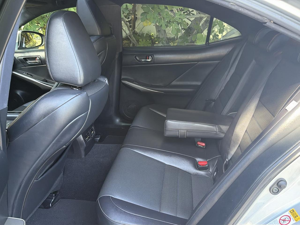 Lexus IS 200t 4dr Sdn 2016