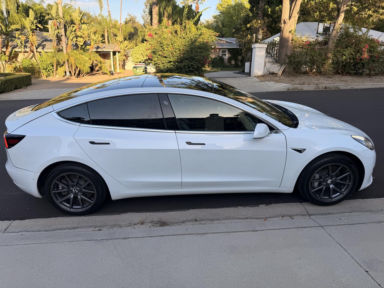 Tesla Model 3 Mid Range RWD *Ltd Avail* 2019
