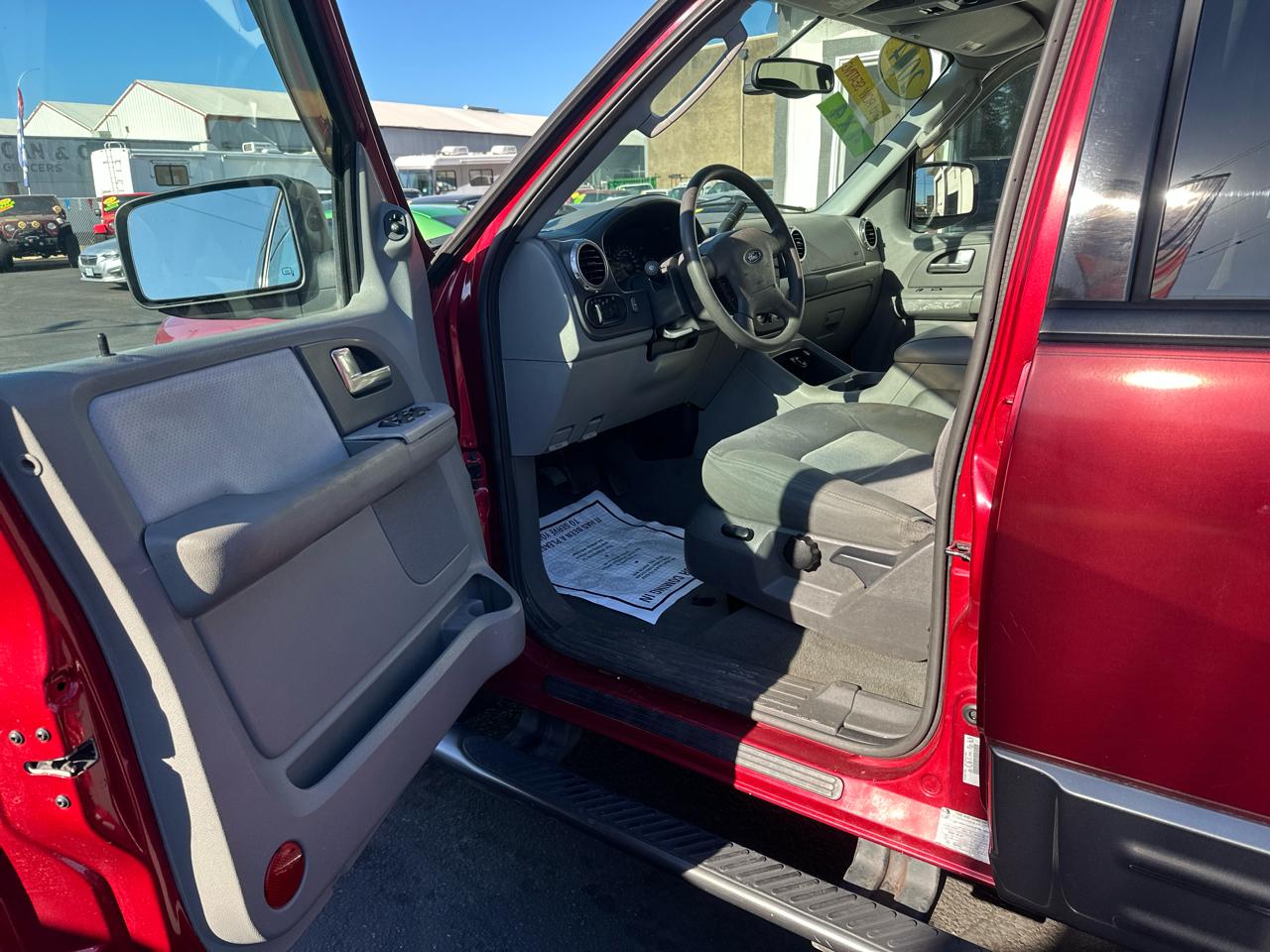 Ford Expedition XLT 4.6L 4WD 2004