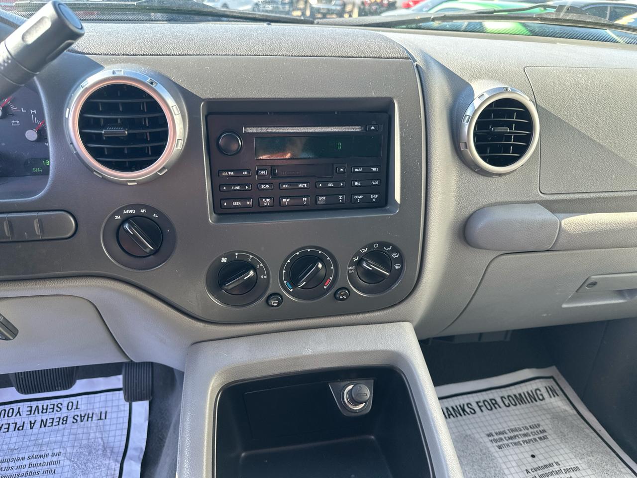 Ford Expedition XLT 4.6L 4WD 2004