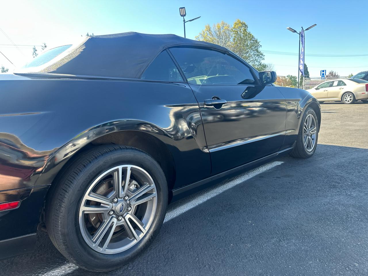 Ford Mustang V6 Convertible 2012