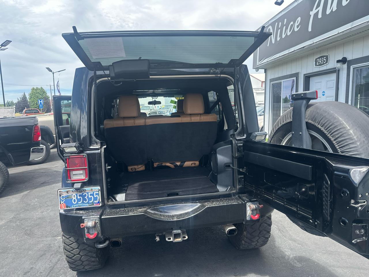 Jeep Wrangler Unlimited Sahara 4WD 2011