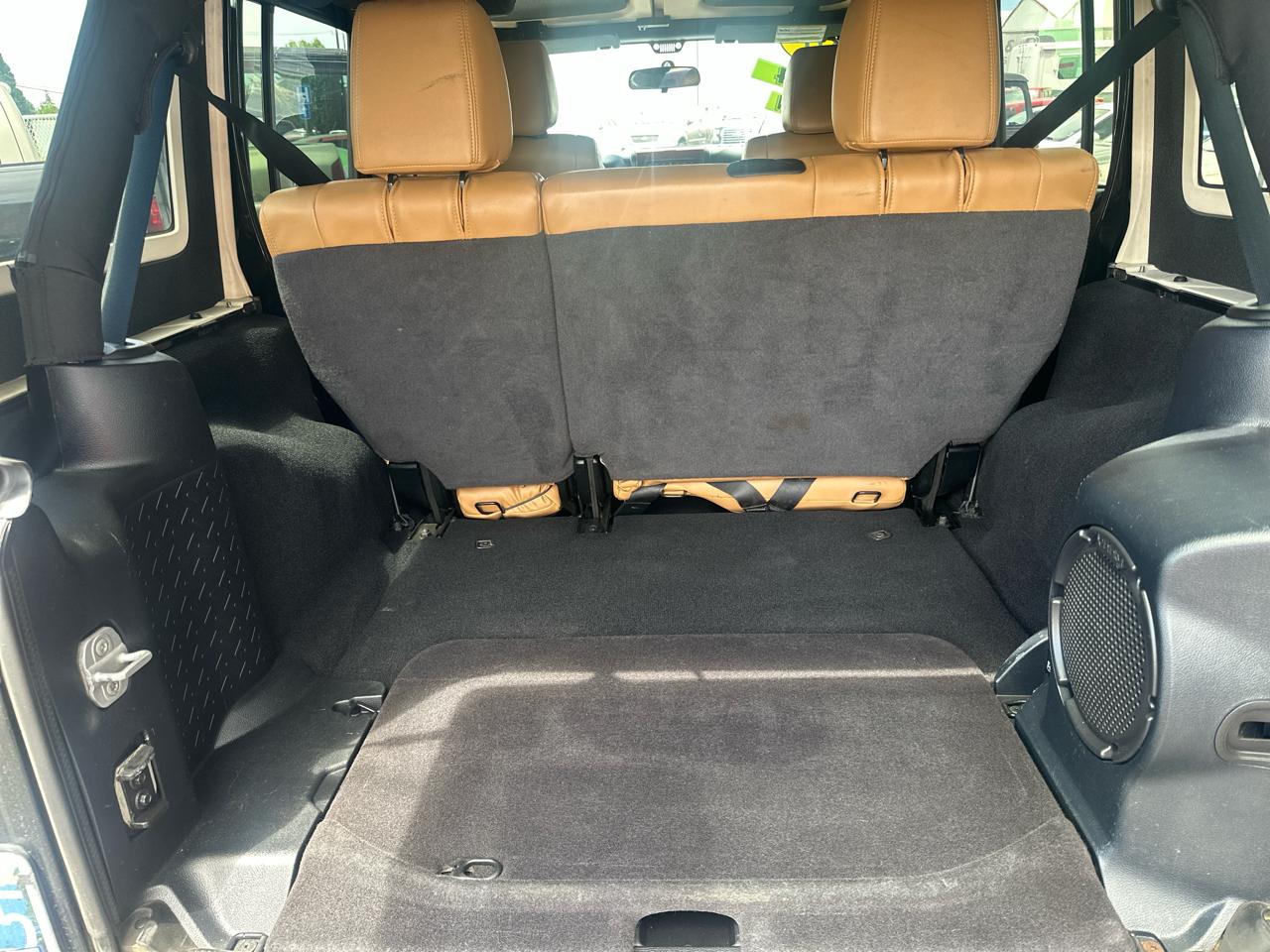 Jeep Wrangler Unlimited Sahara 4WD 2011