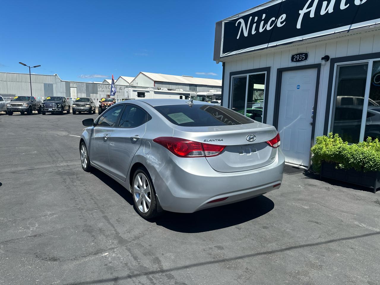 Hyundai Elantra GLS M/T 2013