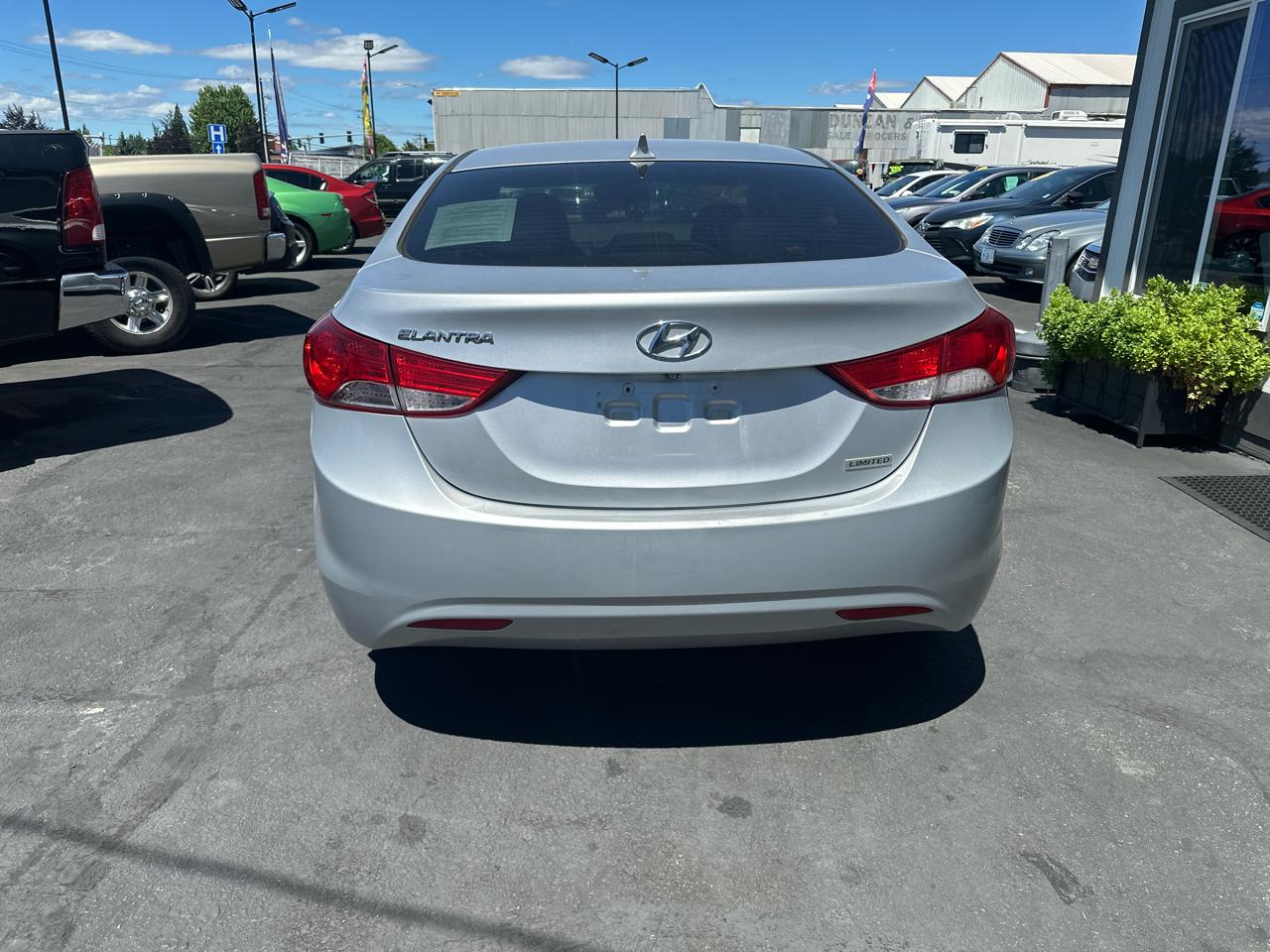 Hyundai Elantra GLS M/T 2013