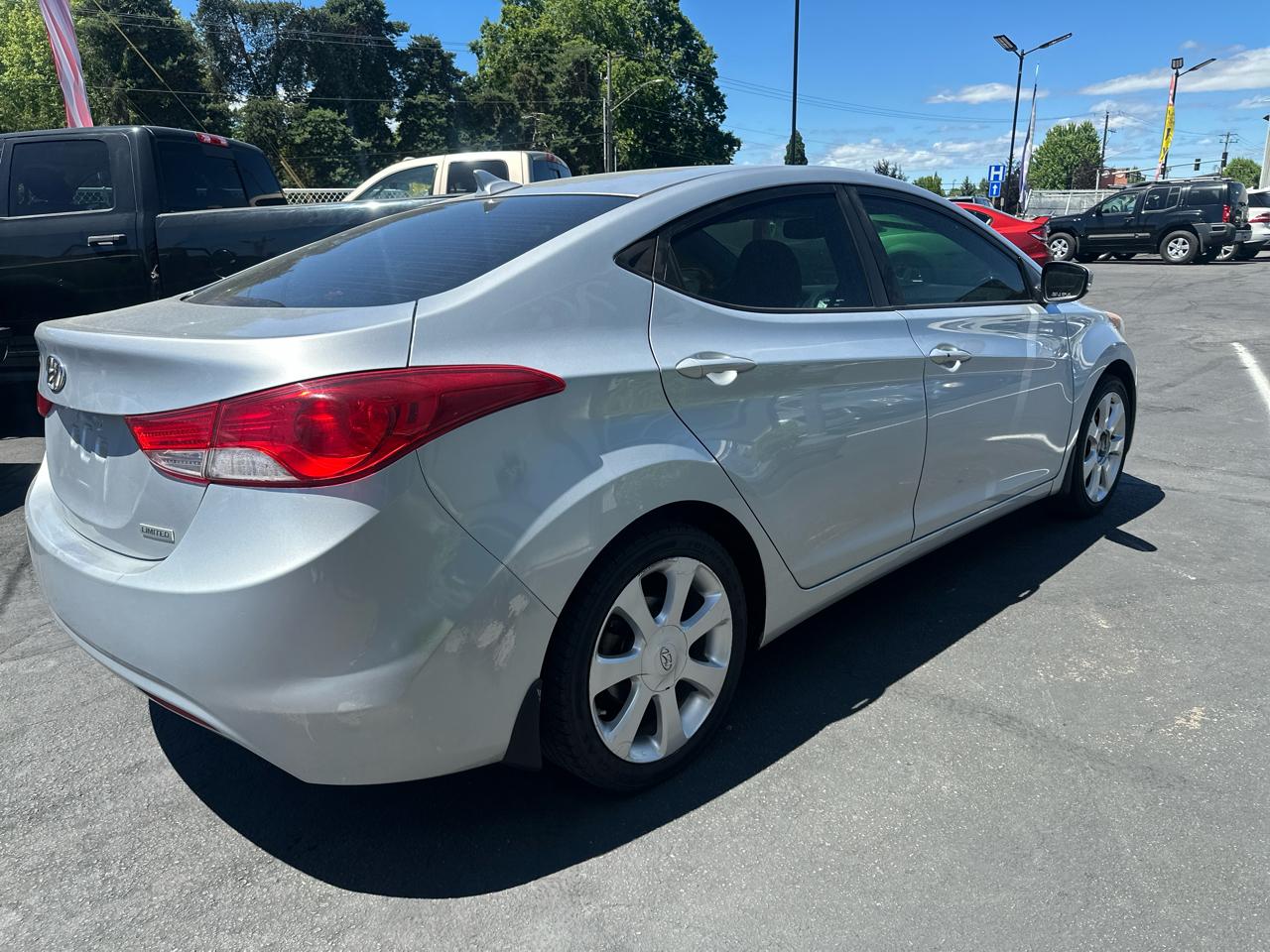 Hyundai Elantra GLS M/T 2013