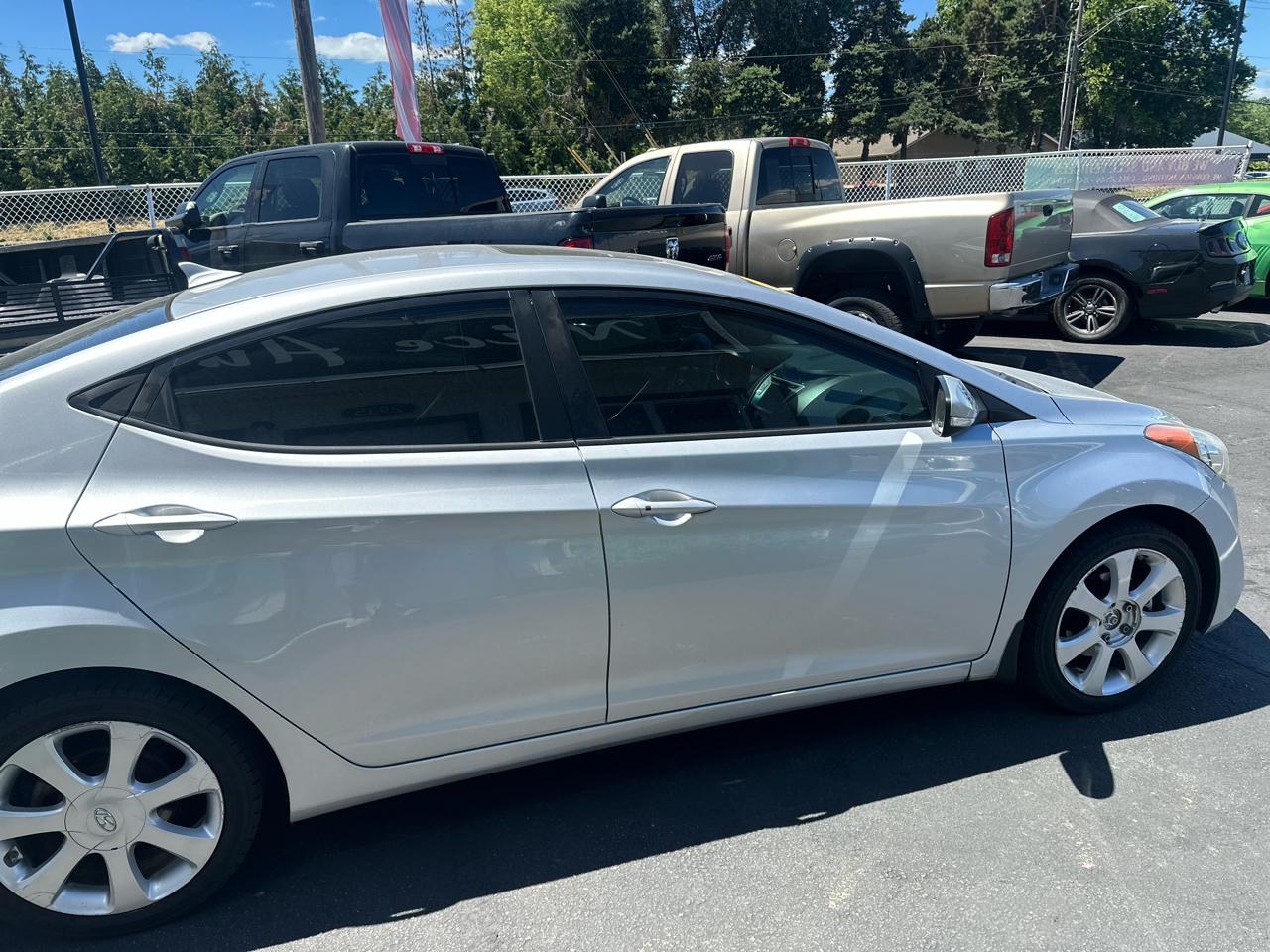 Hyundai Elantra GLS M/T 2013