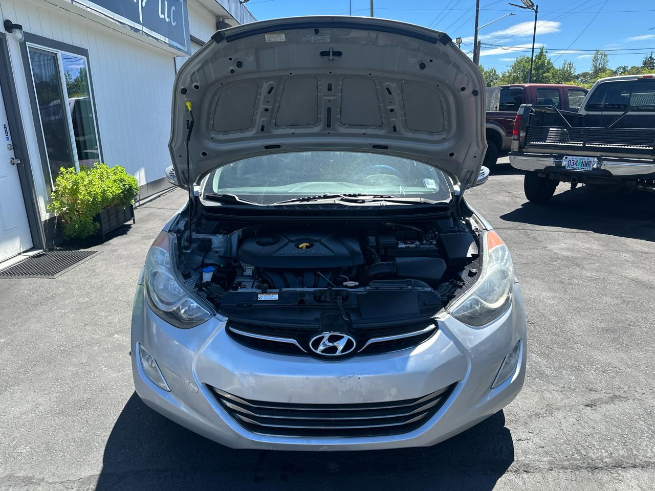 Hyundai Elantra GLS M/T 2013