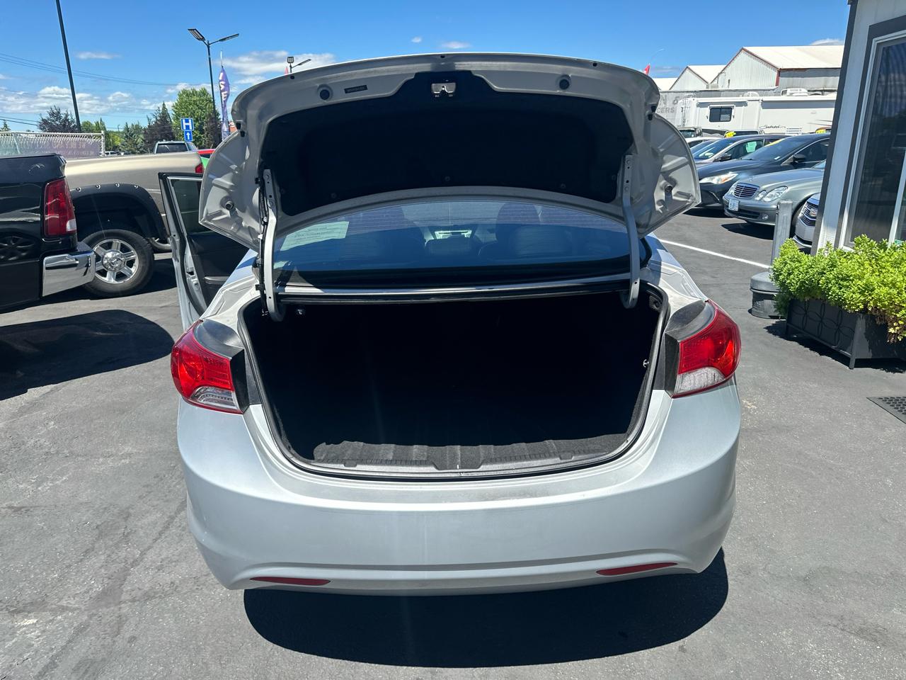 Hyundai Elantra GLS M/T 2013