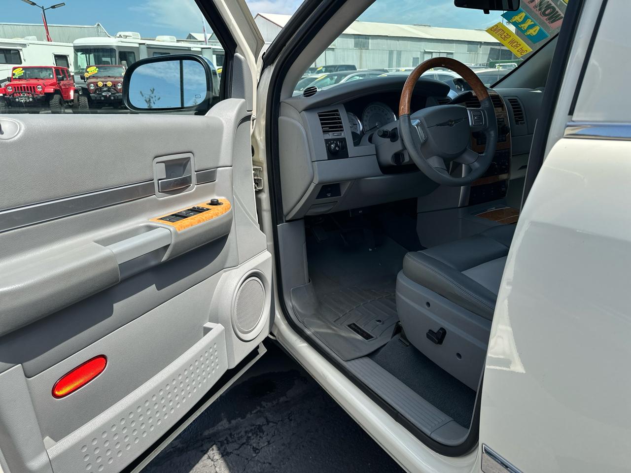 2007 Chrysler Aspen Limited - Photo 12