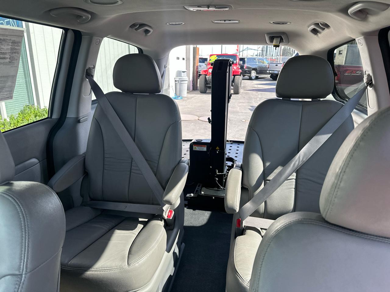 Kia Sedona EX LWB 2012