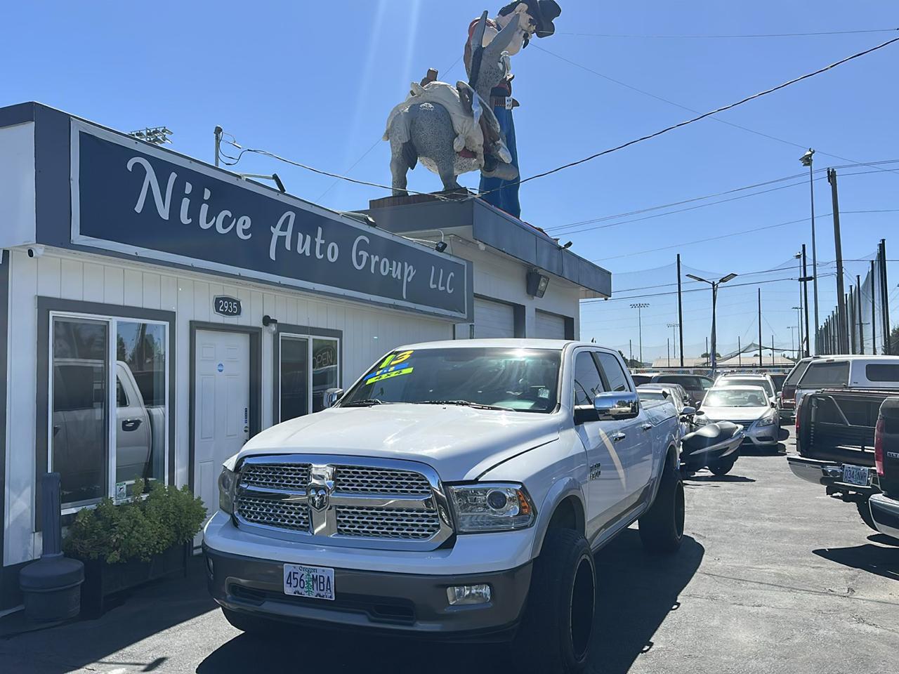 RAM 1500 Laramie Crew Cab SWB 4WD 2013