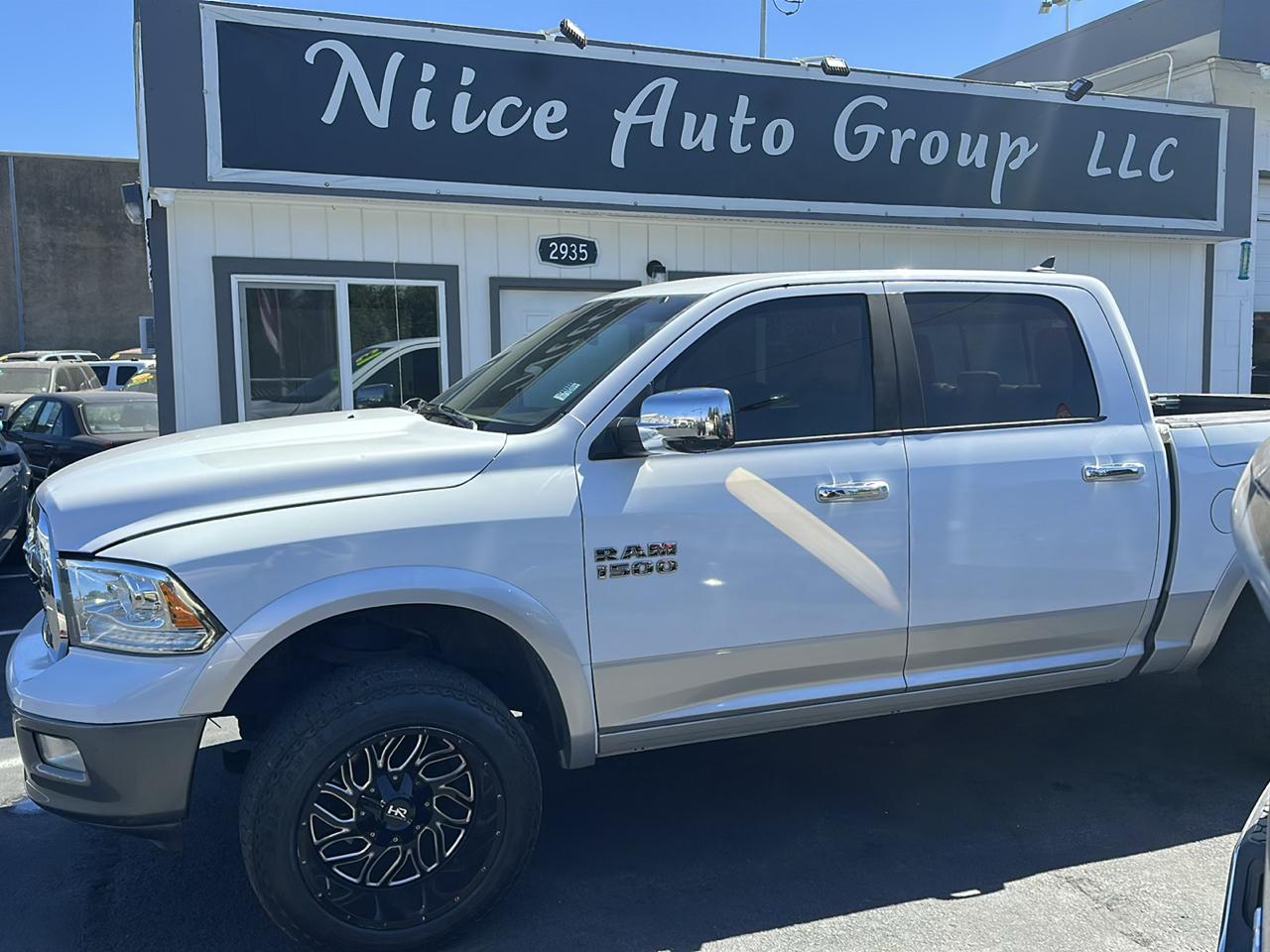 RAM 1500 Laramie Crew Cab SWB 4WD 2013