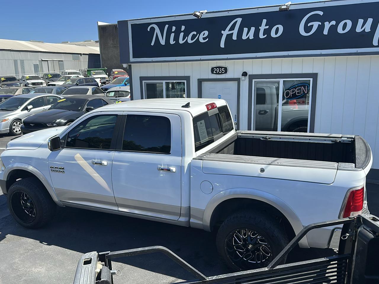RAM 1500 Laramie Crew Cab SWB 4WD 2013