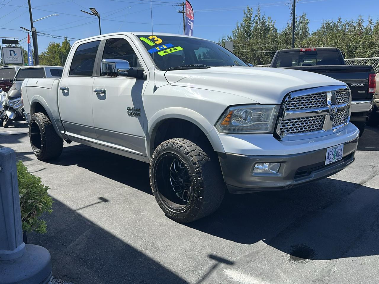 RAM 1500 Laramie Crew Cab SWB 4WD 2013
