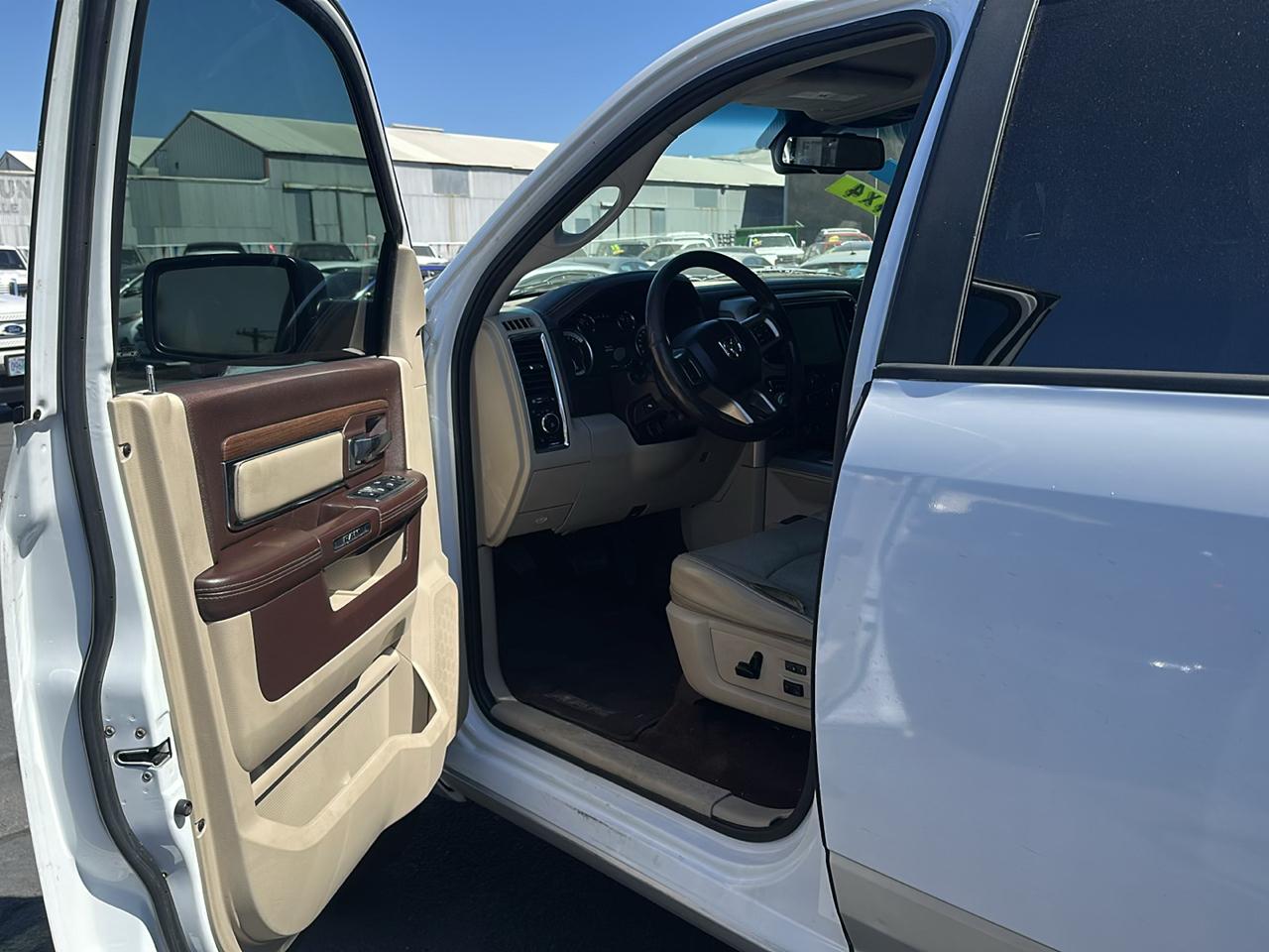 RAM 1500 Laramie Crew Cab SWB 4WD 2013