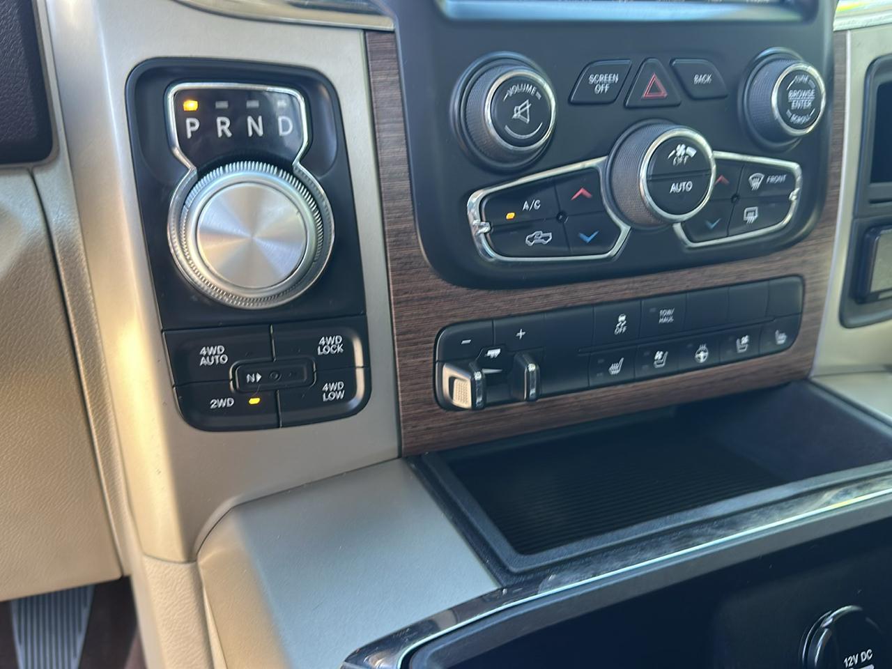 RAM 1500 Laramie Crew Cab SWB 4WD 2013