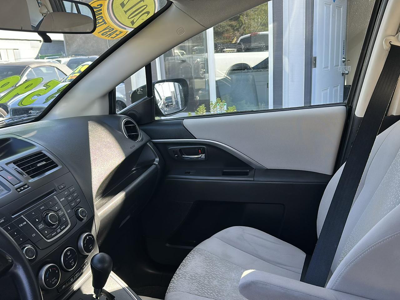 Mazda MAZDA5 Sport 2012