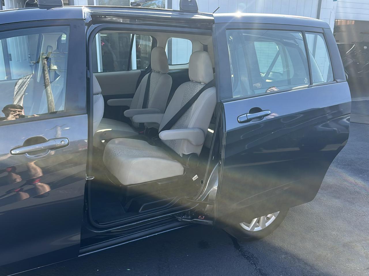 Mazda MAZDA5 Sport 2012